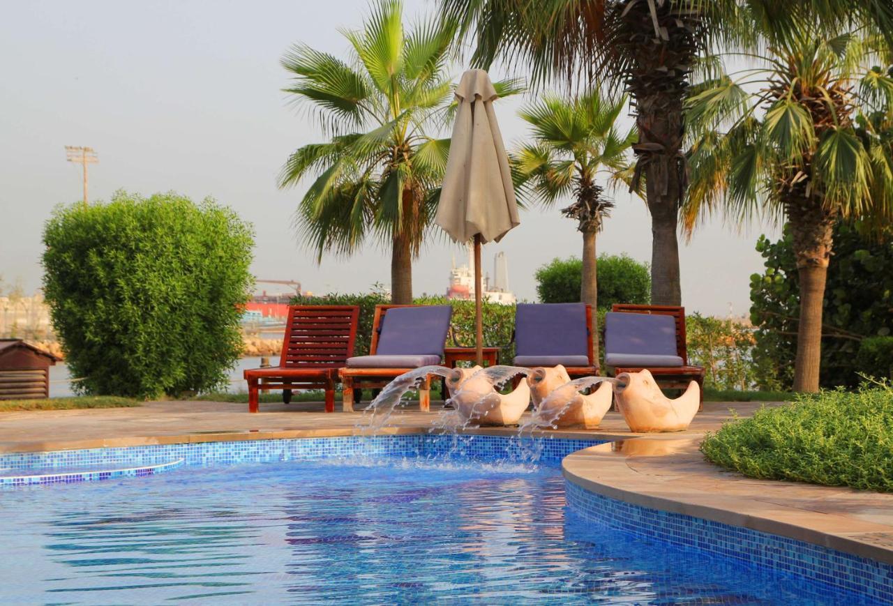 Radisson Blu Resort, Sharjah Exterior photo
